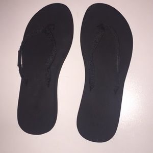 black reef sandals